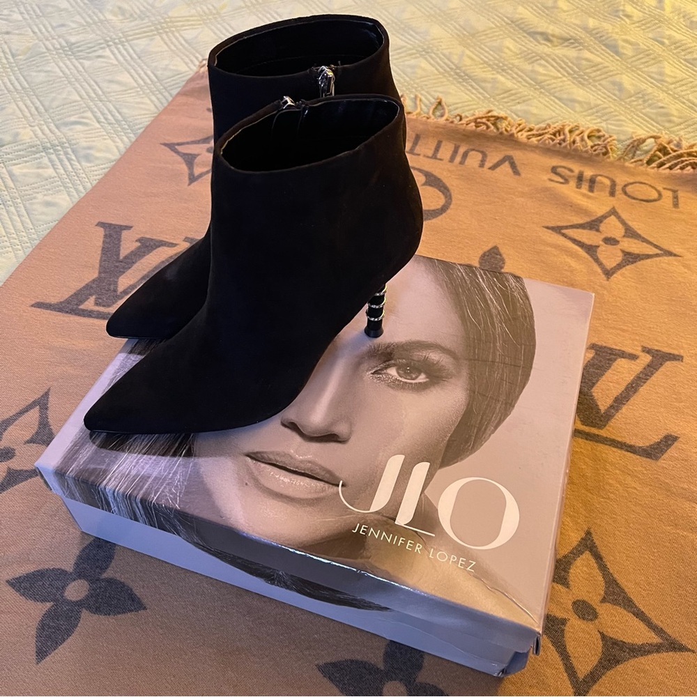 Jennifer Lopez Black Ankle Boots Sleek Design
NWOT